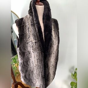 Pandemonium Seattle Luxury Shawl Collar Faux Fur Medium  Vest
